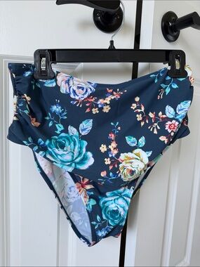 Cupshe Navy floral High Waist Swim Bottoms- Women L